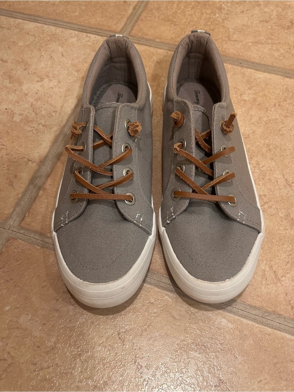 TOMMY BAHAMA Women’s Gray Canvas Sneakers with Tan Brown leather Laces